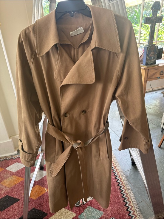 Trave Jackets & Blazers - Classic womans  Tan Trench Coat with Belt